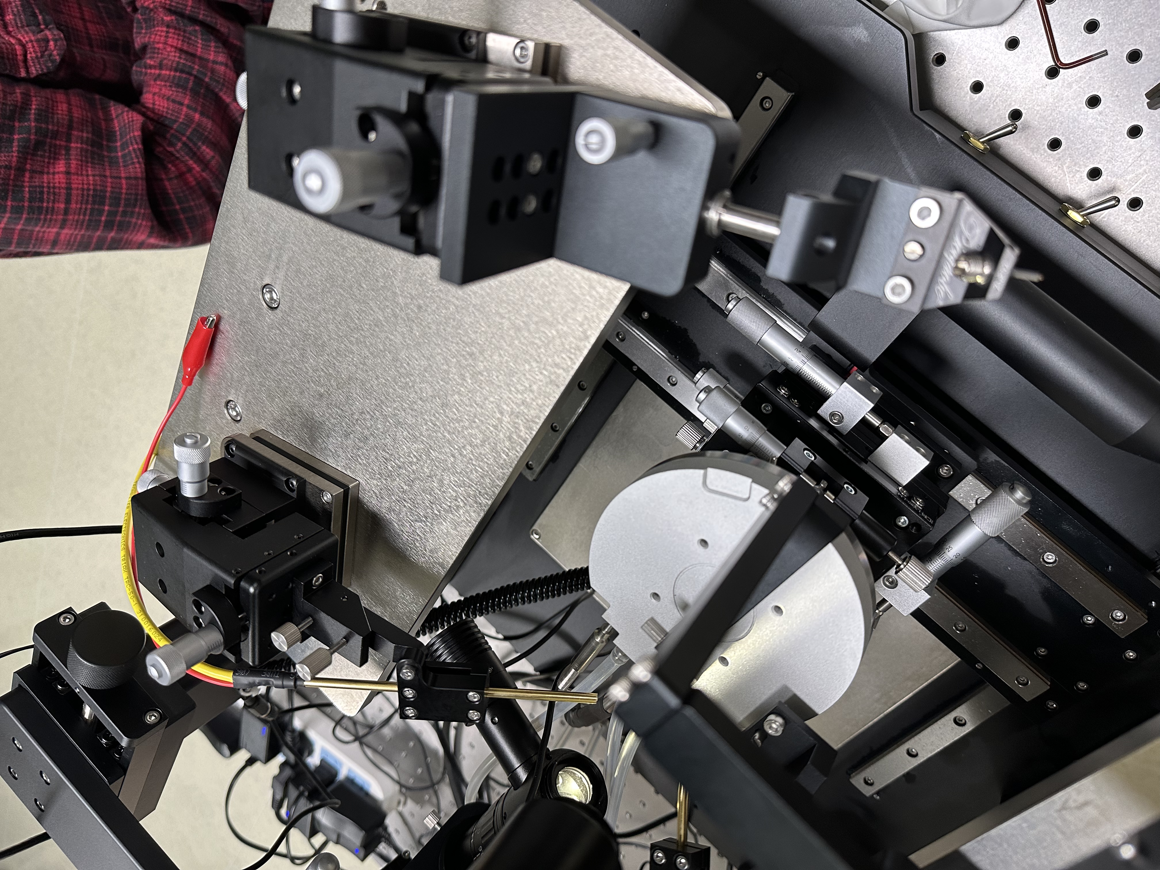 探針臺怎么選擇，應(yīng)用領(lǐng)域是哪些？探針臺和耦合系統(tǒng)的區(qū)別有哪些